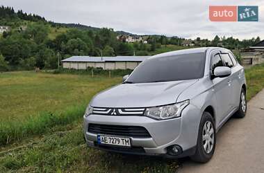Внедорожник / Кроссовер Mitsubishi Outlander 2013 в 