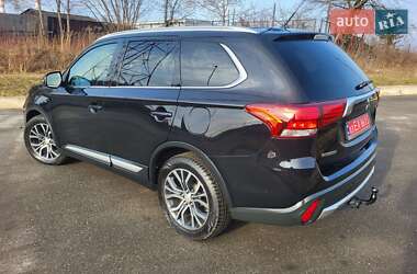 Внедорожник / Кроссовер Mitsubishi Outlander 2016 в 