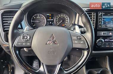 Внедорожник / Кроссовер Mitsubishi Outlander 2016 в 