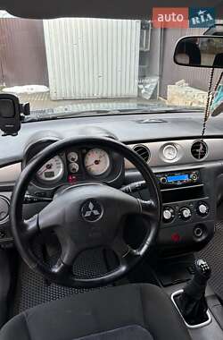Внедорожник / Кроссовер Mitsubishi Outlander 2006 в 