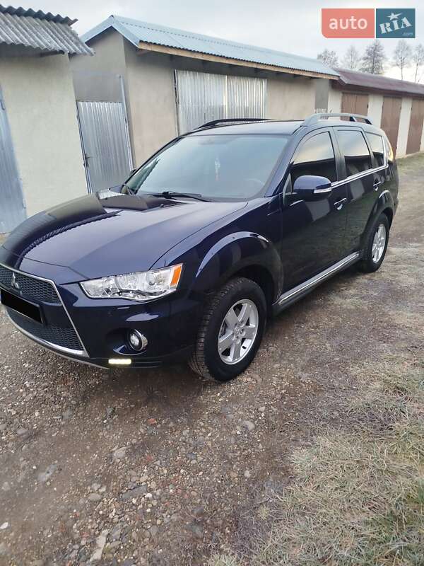 Внедорожник / Кроссовер Mitsubishi Outlander 2011 в Иршаве