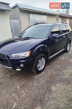 Внедорожник / Кроссовер Mitsubishi Outlander 2011 в 