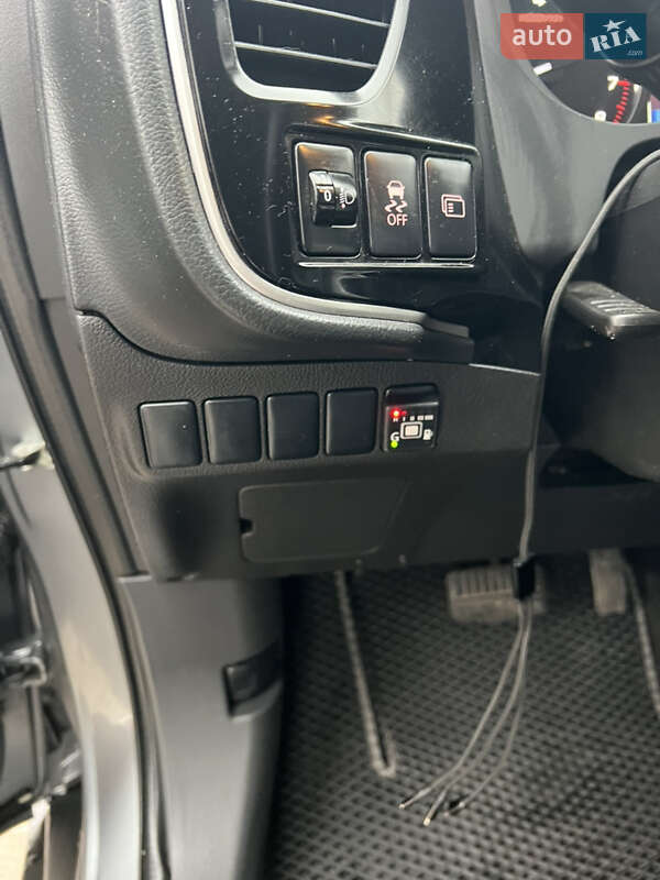 Внедорожник / Кроссовер Mitsubishi Outlander 2014 в Решетиловке фото 9 Внедорожник / Кроссовер Mitsubishi Outlander 2014 в Решетиловке