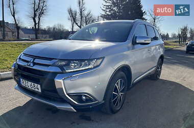 Позашляховик / Кросовер Mitsubishi Outlander 2016 в Радивиліві