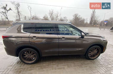 Внедорожник / Кроссовер Mitsubishi Outlander 2022 в 