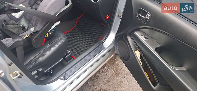 Внедорожник / Кроссовер Mitsubishi Outlander 2006 в Черкассах фото 6 Внедорожник / Кроссовер Mitsubishi Outlander 2006 в Черкассах