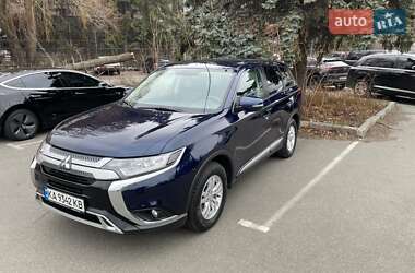 Позашляховик / Кросовер Mitsubishi Outlander 2023 в Петропавлівській Борщагівці