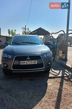 Внедорожник / Кроссовер Mitsubishi Outlander 2011 в Житомире