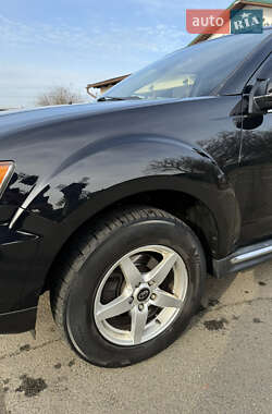 Внедорожник / Кроссовер Mitsubishi Outlander 2010 в 