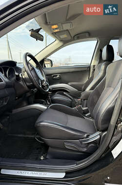 Внедорожник / Кроссовер Mitsubishi Outlander 2010 в 