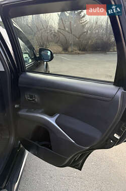 Внедорожник / Кроссовер Mitsubishi Outlander 2010 в 