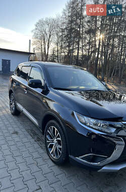 Позашляховик / Кросовер Mitsubishi Outlander 2017 в Богородчанах