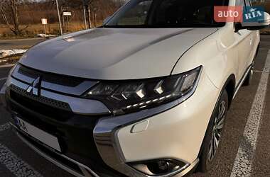 Позашляховик / Кросовер Mitsubishi Outlander 2020 в Києві