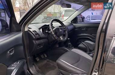 Внедорожник / Кроссовер Mitsubishi Outlander 2010 в 