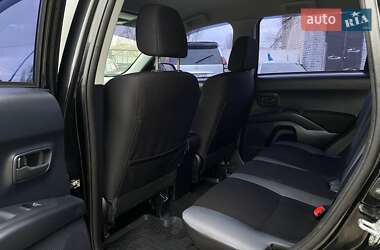 Внедорожник / Кроссовер Mitsubishi Outlander 2010 в 