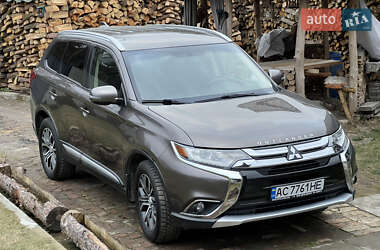 Позашляховик / Кросовер Mitsubishi Outlander 2017 в Луцьку