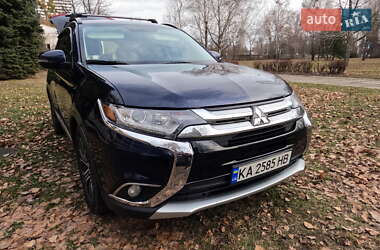 Позашляховик / Кросовер Mitsubishi Outlander 2016 в Києві