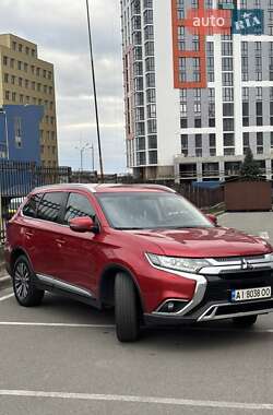 Позашляховик / Кросовер Mitsubishi Outlander 2018 в Києві