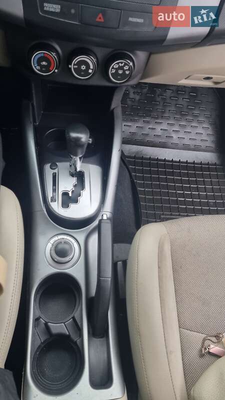 Позашляховик / Кросовер Mitsubishi Outlander 2010 в Черкасах фото 3 Позашляховик / Кросовер Mitsubishi Outlander 2010 в Черкасах