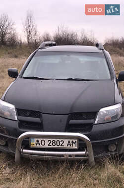 Позашляховик / Кросовер Mitsubishi Outlander 2004 в Ужгороді