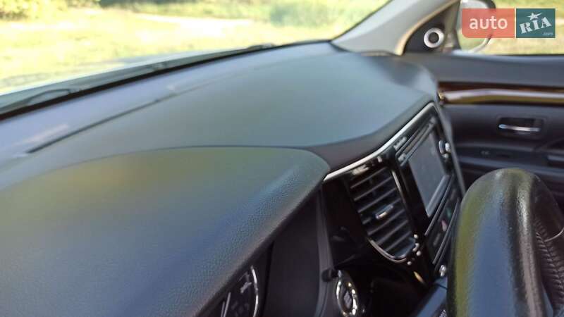 Позашляховик / Кросовер Mitsubishi Outlander 2013 в Полтаві фото 21 Позашляховик / Кросовер Mitsubishi Outlander 2013 в Полтаві