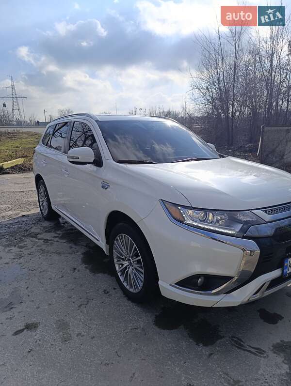 Позашляховик / Кросовер Mitsubishi Outlander 2020 в Дніпрі