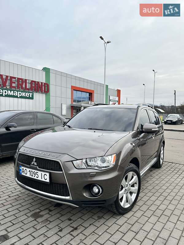 Позашляховик / Кросовер Mitsubishi Outlander 2010 в Мукачевому