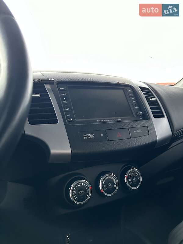 Позашляховик / Кросовер Mitsubishi Outlander 2010 в Мукачевому