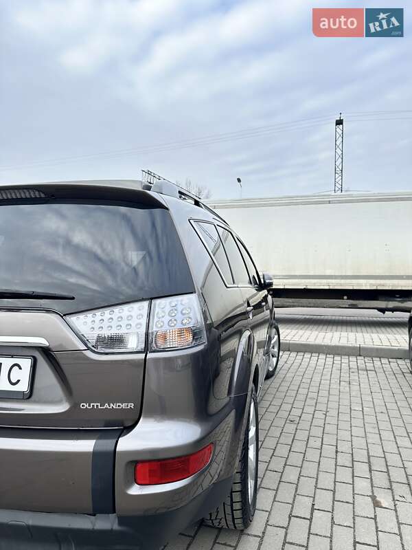 Позашляховик / Кросовер Mitsubishi Outlander 2010 в Мукачевому