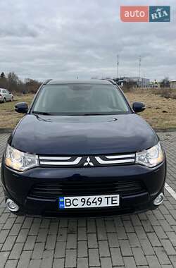 Позашляховик / Кросовер Mitsubishi Outlander 2013 в Львові