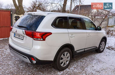 Внедорожник / Кроссовер Mitsubishi Outlander 2020 в Киеве