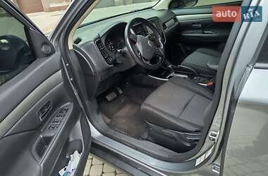 Внедорожник / Кроссовер Mitsubishi Outlander 2017 в 