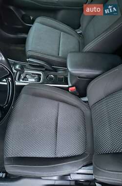Внедорожник / Кроссовер Mitsubishi Outlander 2017 в 