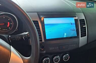 Внедорожник / Кроссовер Mitsubishi Outlander 2010 в 