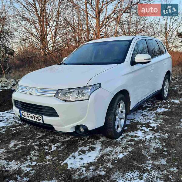 Позашляховик / Кросовер Mitsubishi Outlander 2013 в Полтаві