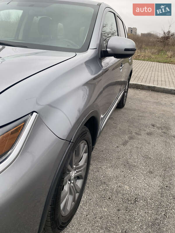 Внедорожник / Кроссовер Mitsubishi Outlander 2018 в Запорожье