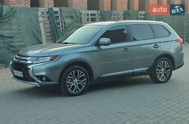 Внедорожник / Кроссовер Mitsubishi Outlander 2015 в Луцке