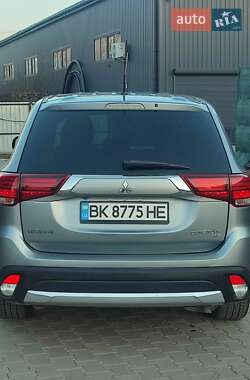 Внедорожник / Кроссовер Mitsubishi Outlander 2015 в Луцке