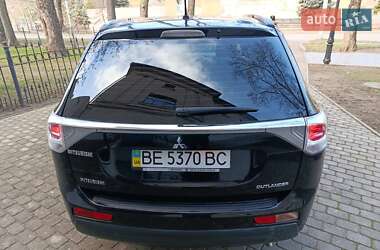 Внедорожник / Кроссовер Mitsubishi Outlander 2012 в Николаеве