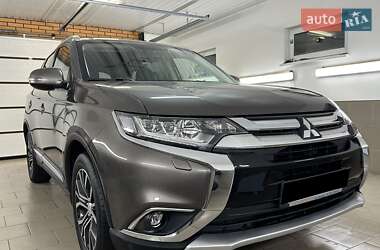 Позашляховик / Кросовер Mitsubishi Outlander 2017 в Києві