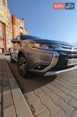 Позашляховик / Кросовер Mitsubishi Outlander 2016 в Тернополі