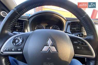 Внедорожник / Кроссовер Mitsubishi Outlander 2014 в Киеве