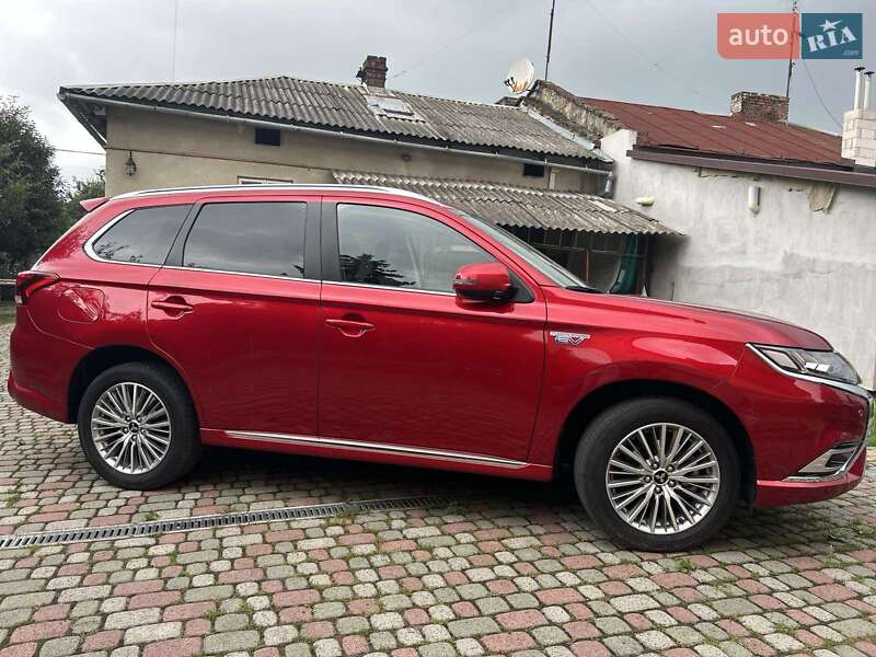 Внедорожник / Кроссовер Mitsubishi Outlander 2019 в Львове