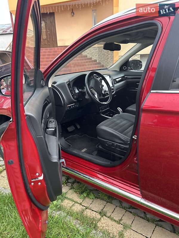 Внедорожник / Кроссовер Mitsubishi Outlander 2019 в Львове