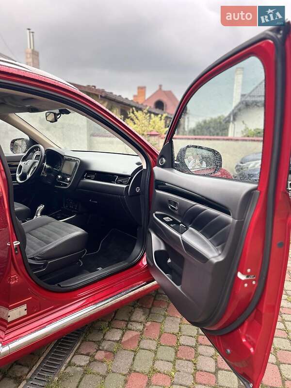 Внедорожник / Кроссовер Mitsubishi Outlander 2019 в Львове