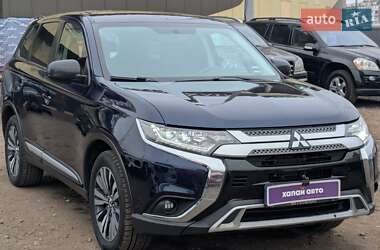 Внедорожник / Кроссовер Mitsubishi Outlander 2020 в Киеве