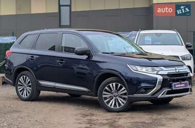 Внедорожник / Кроссовер Mitsubishi Outlander 2020 в Киеве