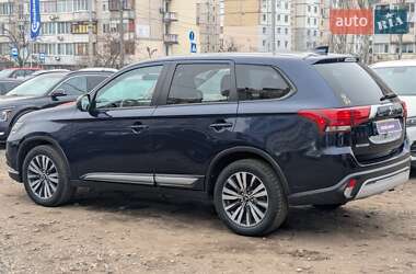 Внедорожник / Кроссовер Mitsubishi Outlander 2020 в Киеве