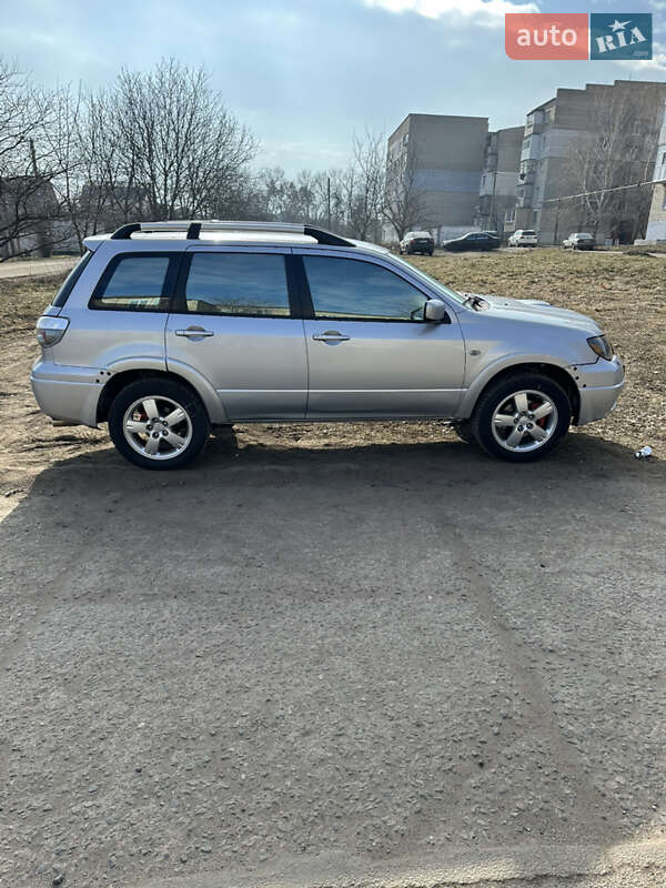 Внедорожник / Кроссовер Mitsubishi Outlander 2005 в Подольске