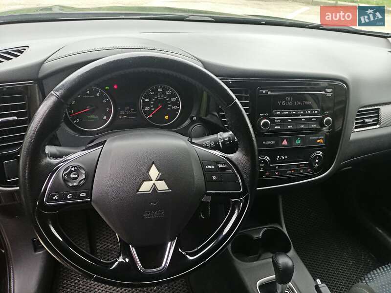 Внедорожник / Кроссовер Mitsubishi Outlander 2016 в Ивано-Франковске фото 36 Внедорожник / Кроссовер Mitsubishi Outlander 2016 в Ивано-Франковске